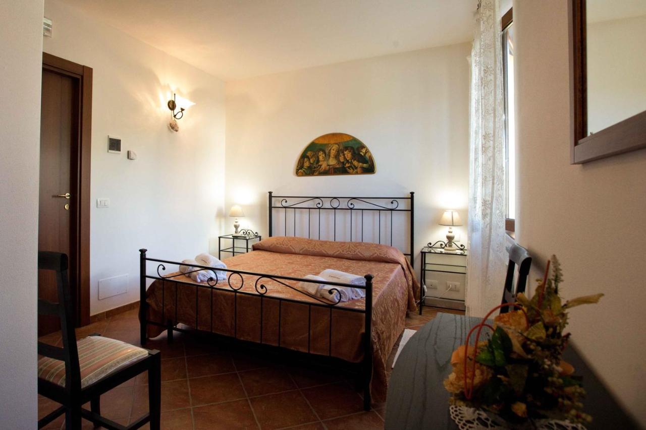Il Vecchio Noce Hotel บรุนญาโต ภายนอก รูปภาพ